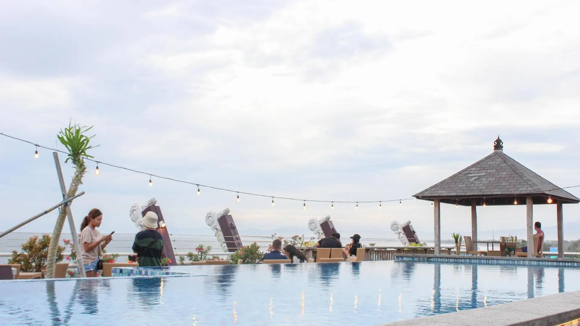 Kutabex Beachfront Hotel Kuta Lombok