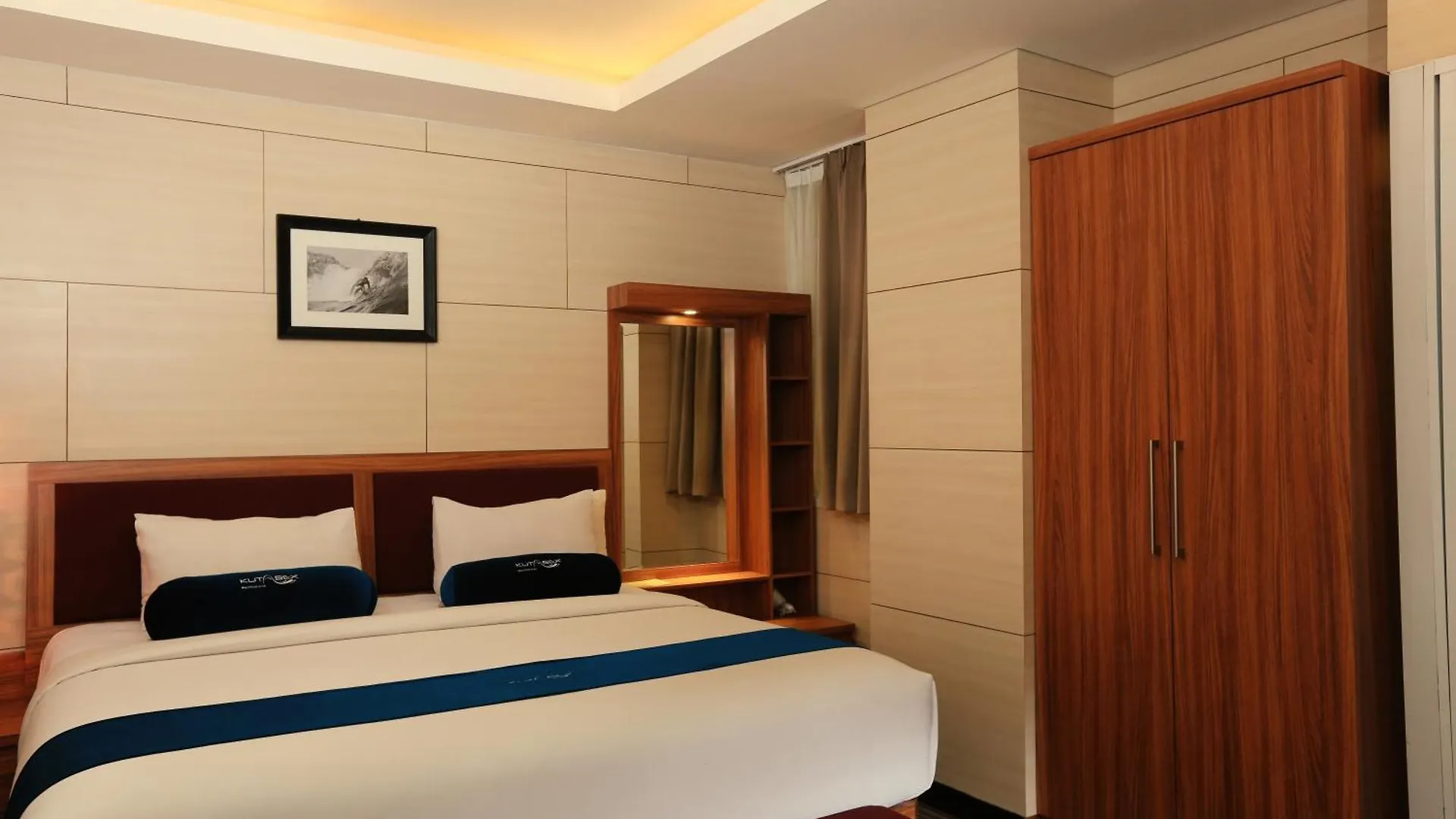 Kutabex Beachfront Hotel