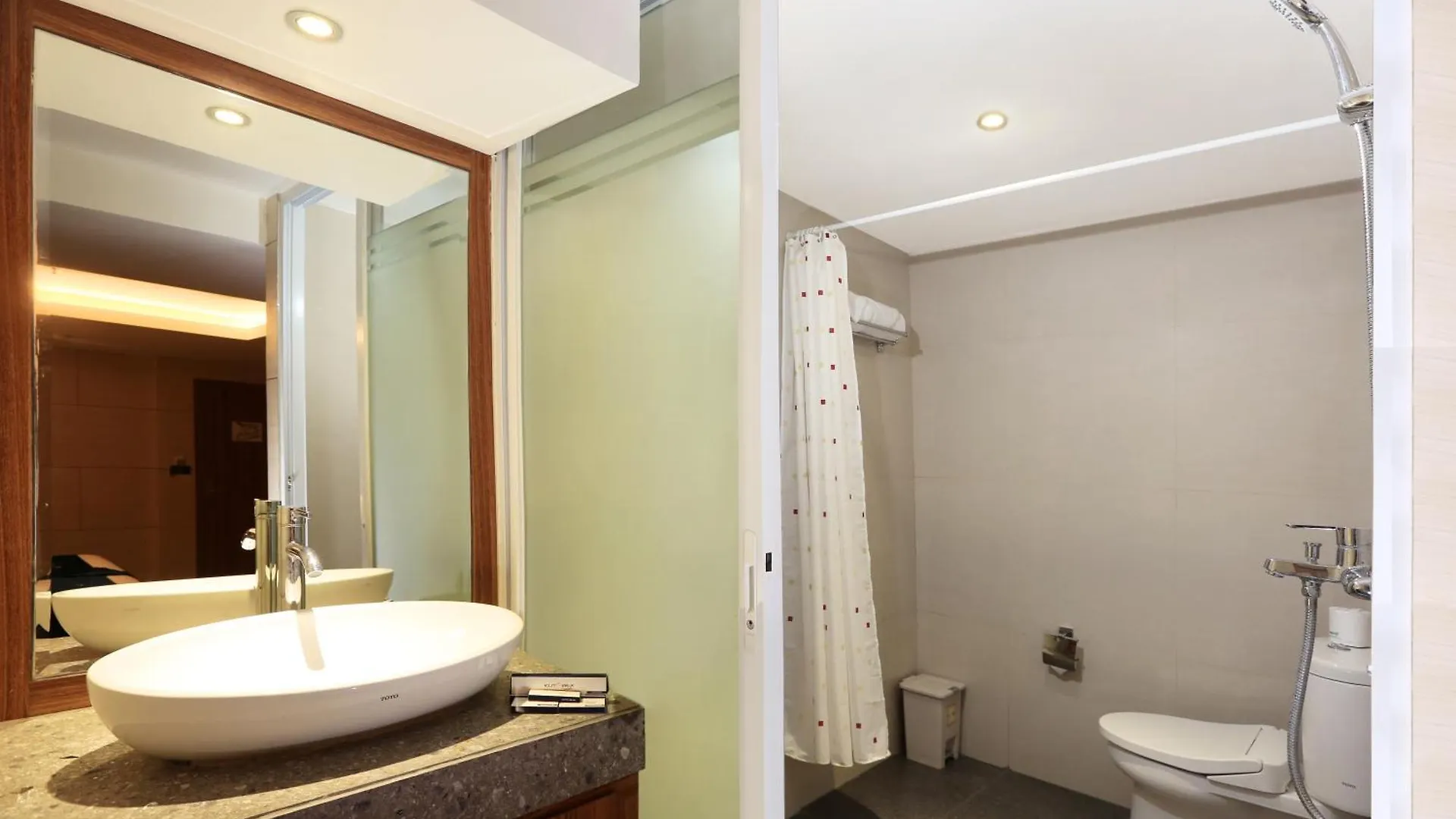 Kutabex Beachfront Hotel Indonesia