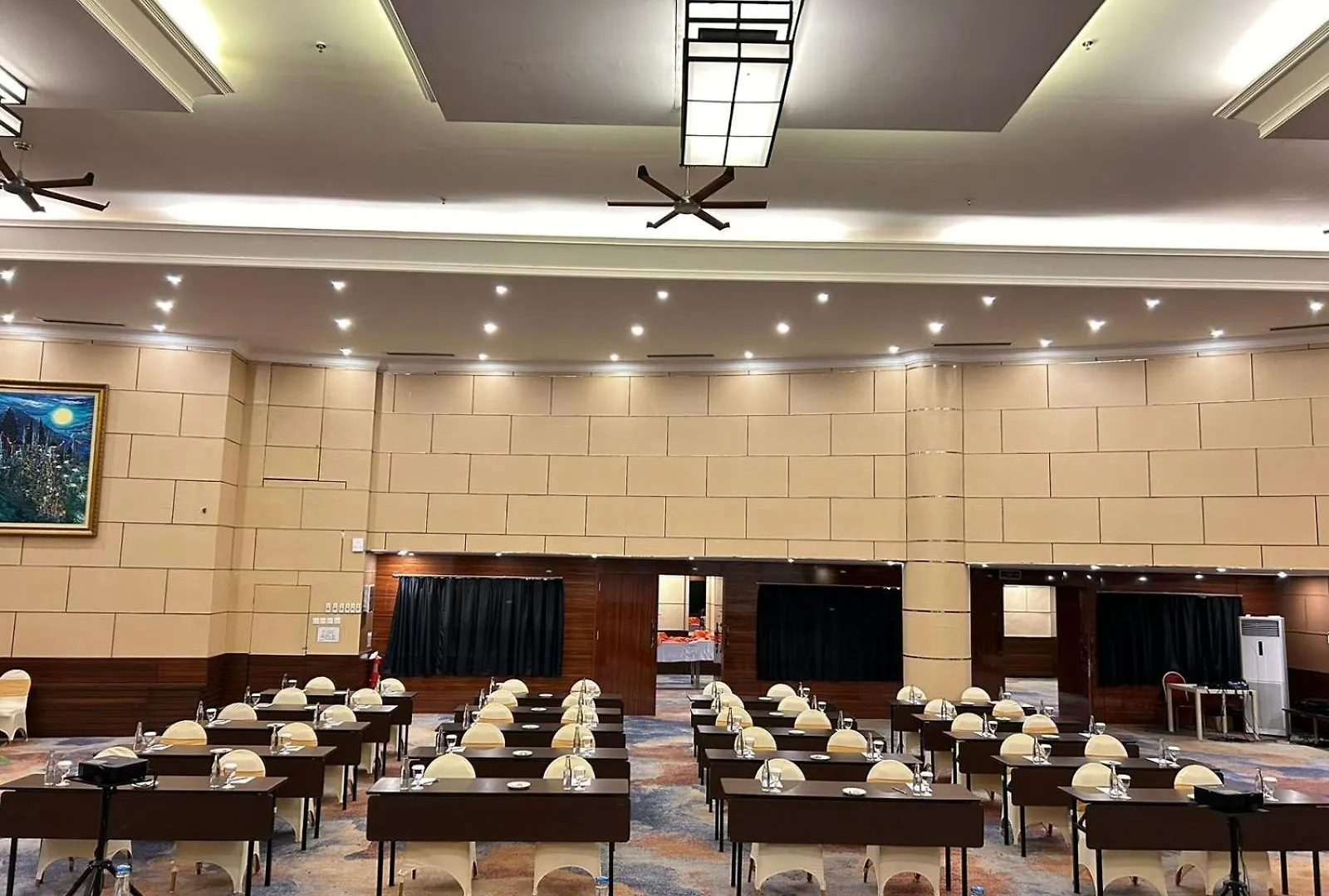 Kutabex Beachfront Hotel