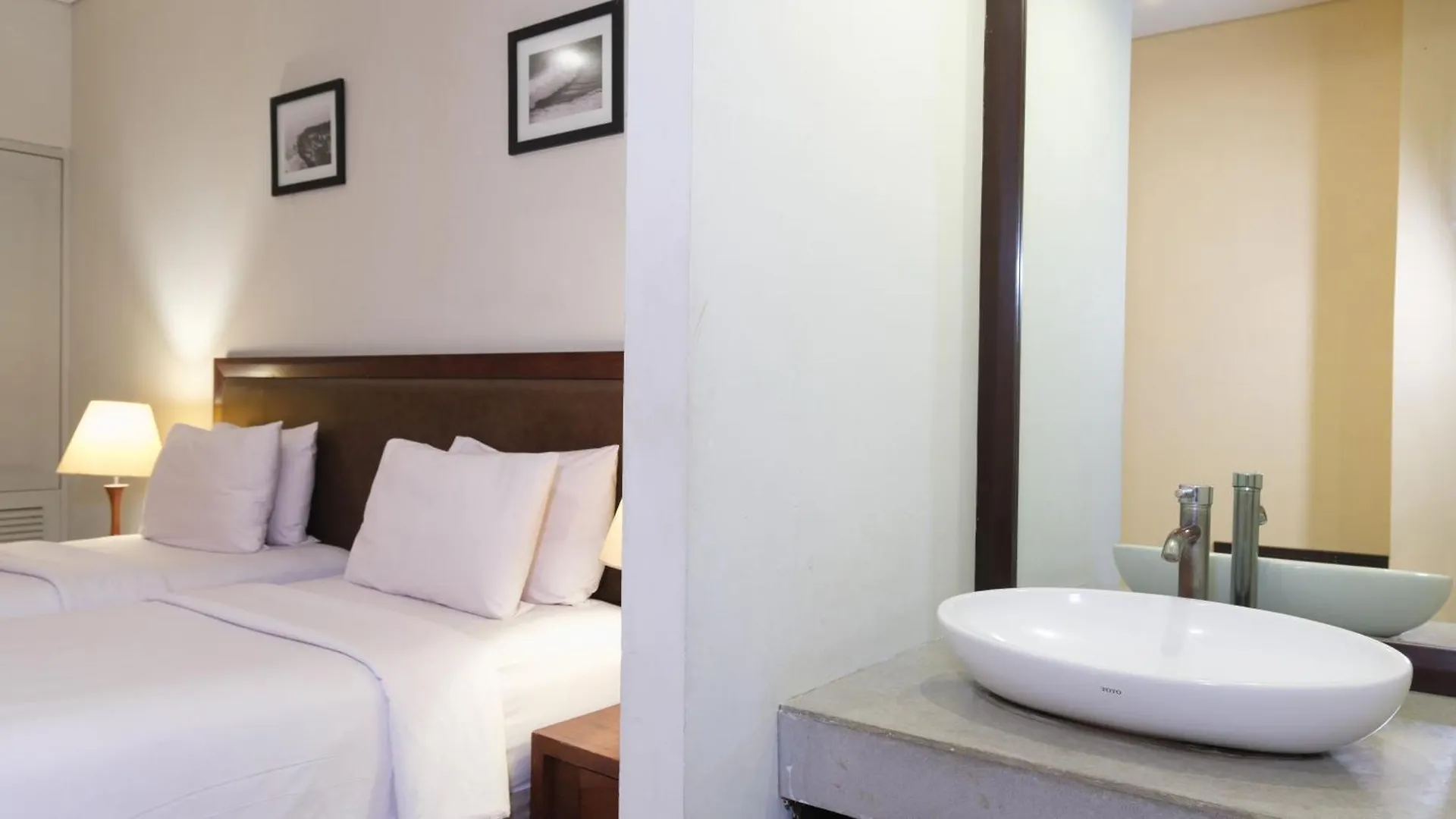 Kutabex Beachfront Hotel