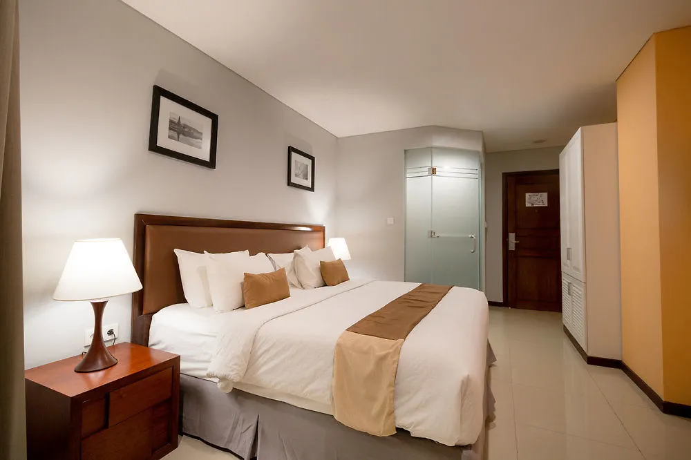 Kutabex Beachfront Hotel