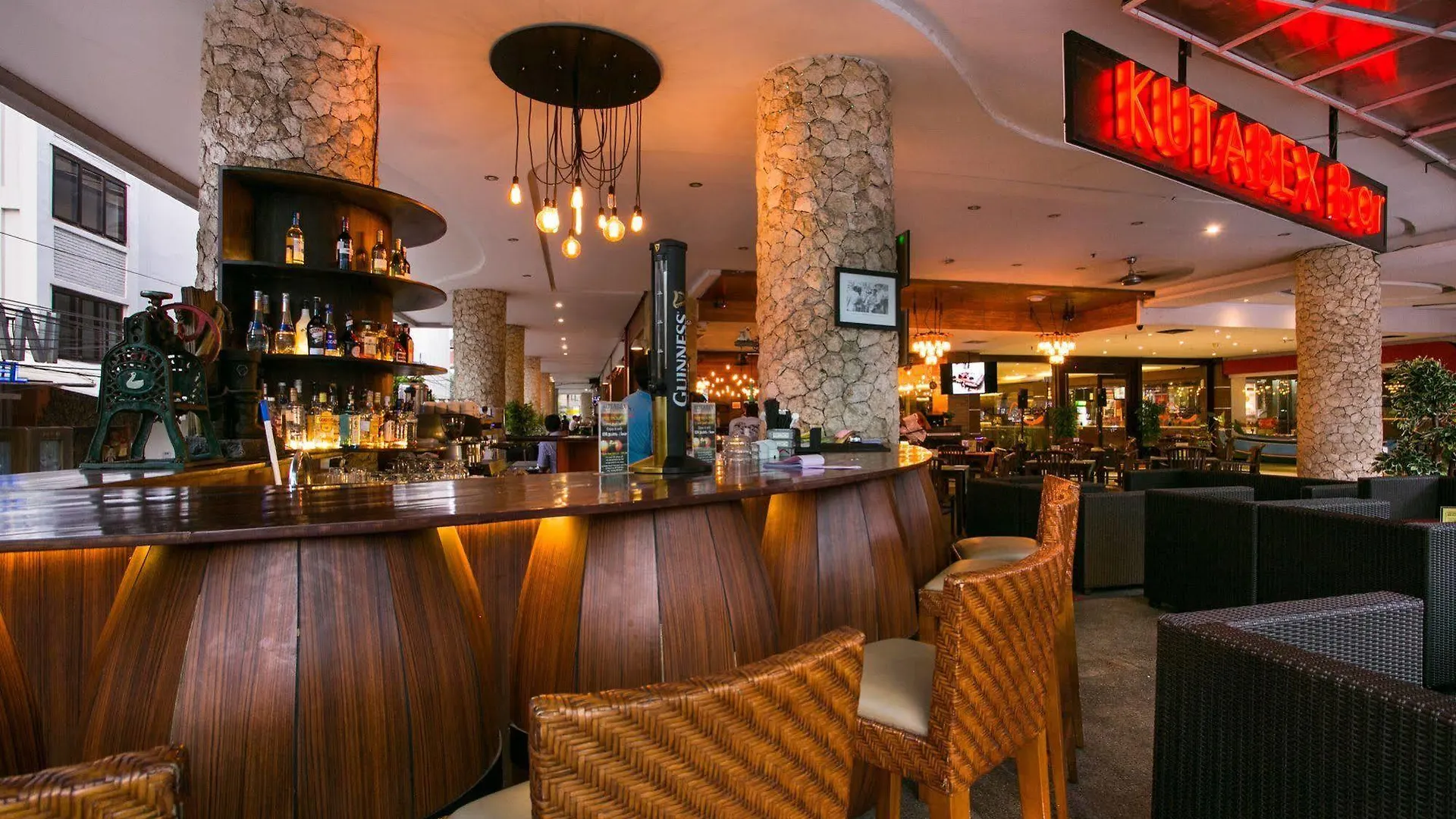 Kutabex Beachfront Hotel